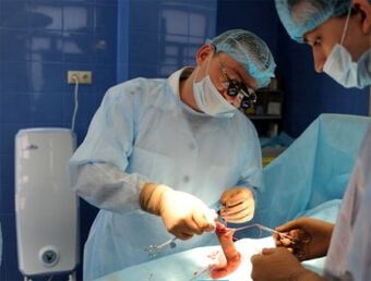 Cirugía de agrandamiento del pene realizada por cirujanos